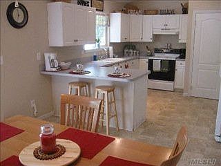 4th image of 15 Beacon Dr