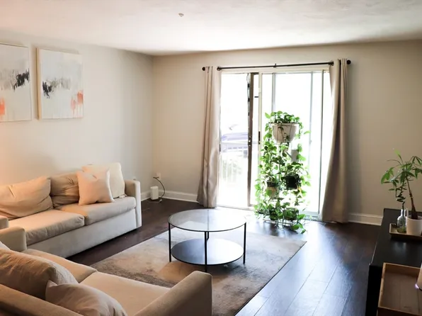 232 Canton St APT 112, Randolph, MA 02368