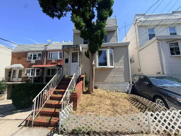 6659 75th St, Middle Village, NY 11379