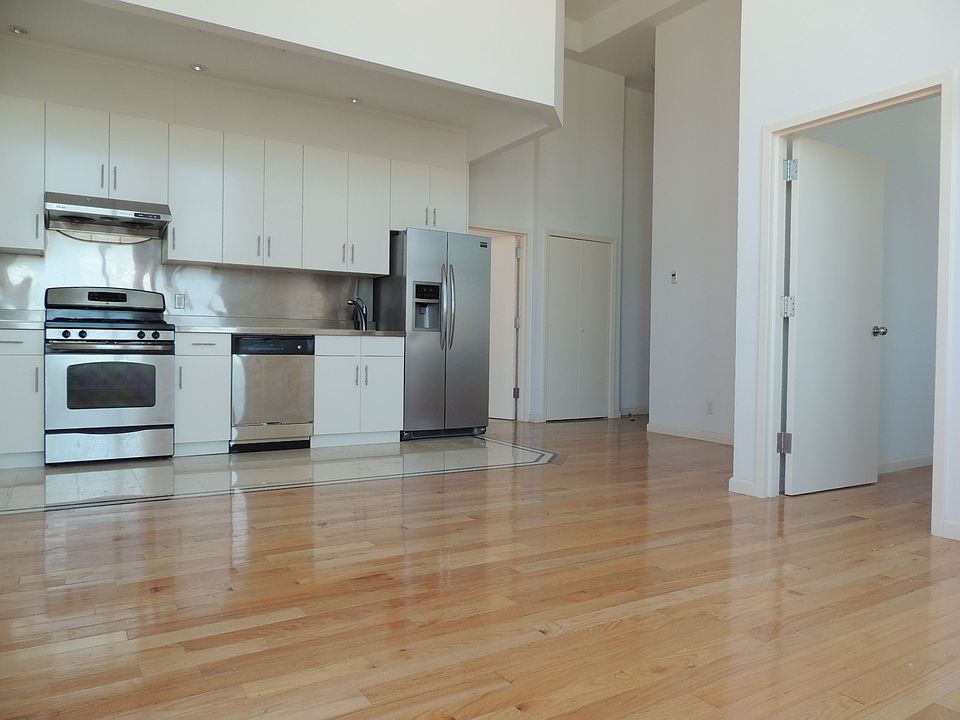 2nd image of 467 Keap St APT 5D