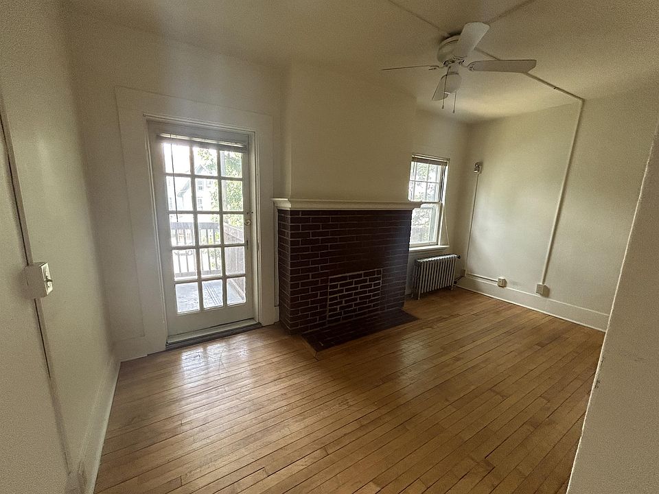 1st image of 240 W Lakelawn Pl #10904367