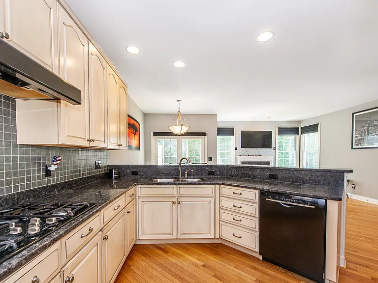 Briar Ct — Photo 7