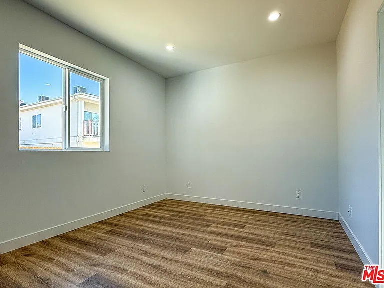 5340 Denny Ave — Photo 23