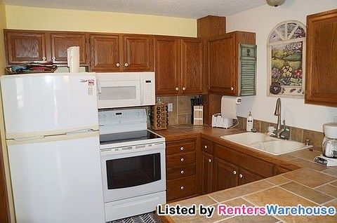 3rd image of 2299 Amberwood Dr