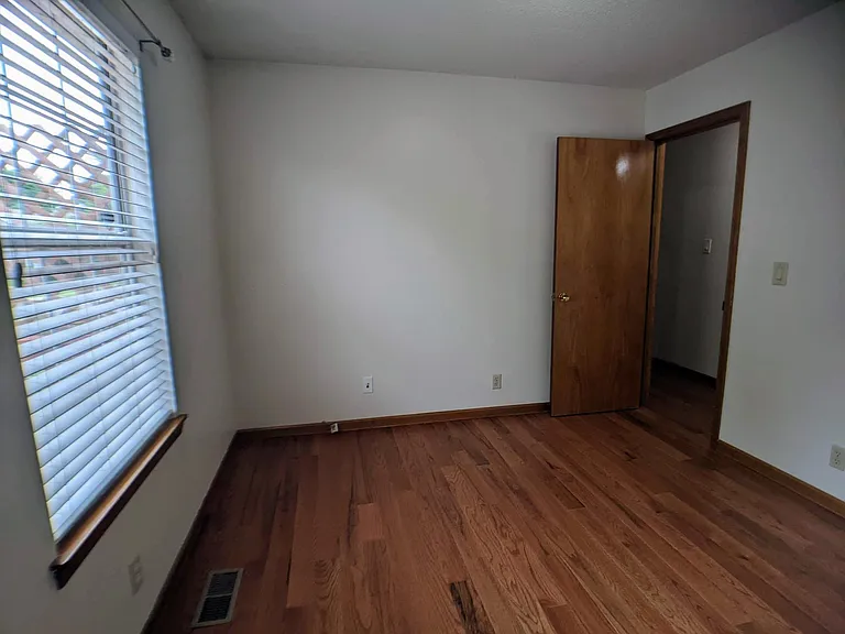 7602 W 154th Ter — Photo 32