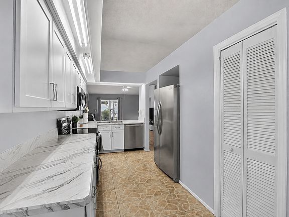 4th image of 11005 Kenbrook Dr