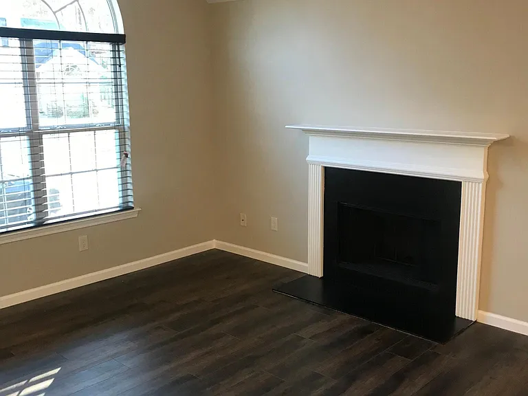655 Escalade Dr — Photo 5