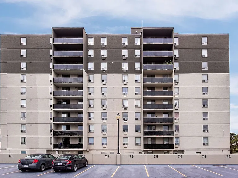 297 Queens Ave — Photo 4