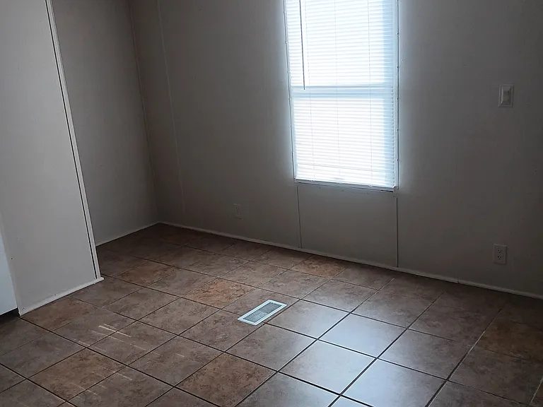 2821 Hillcrest Ave #8 — Photo 1