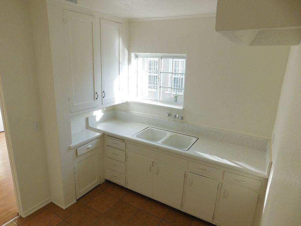 1st image of 2943 Brighton Ave #2939