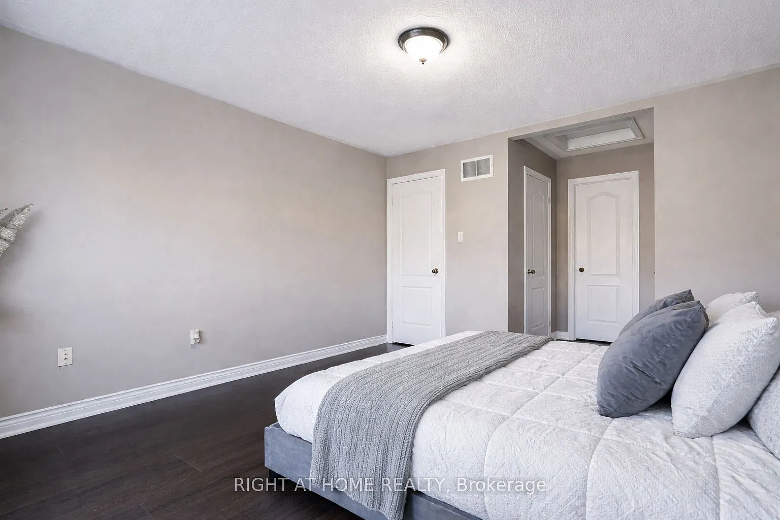 3 bed, $2,799 — Photo 3