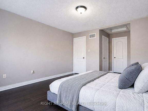 5th image of 169 Dooley Cres W