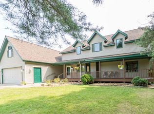 32915 Hilary Cir NE, Cambridge, MN 55008