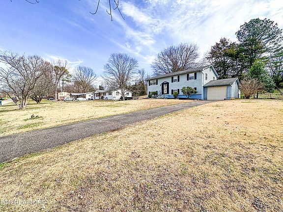 4th image of 11052 Farr Dr