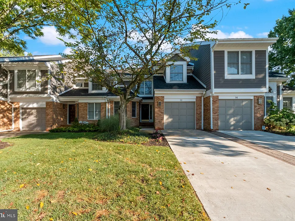 12 River Oaks Cir