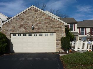 2155 Deer Run Dr, Hummelstown, PA 17036