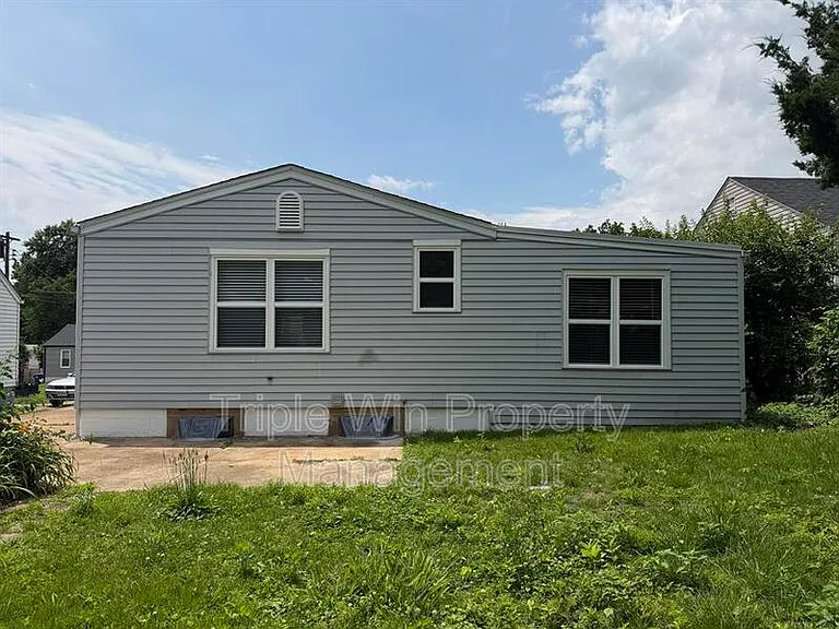 2308 Huntington Ave — Photo 6