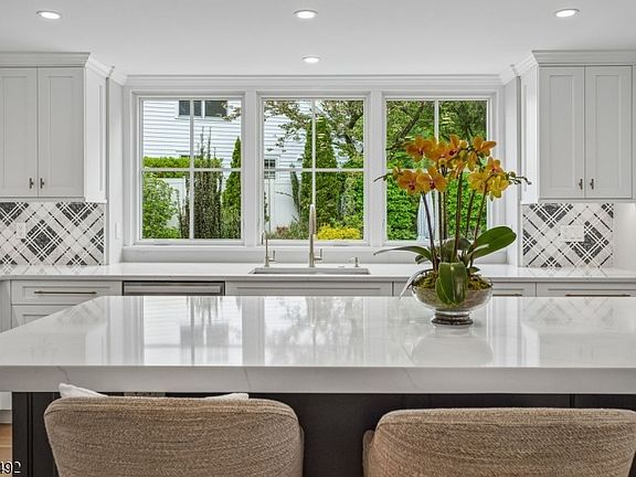 5th image of 18 Sandy Hill Rd