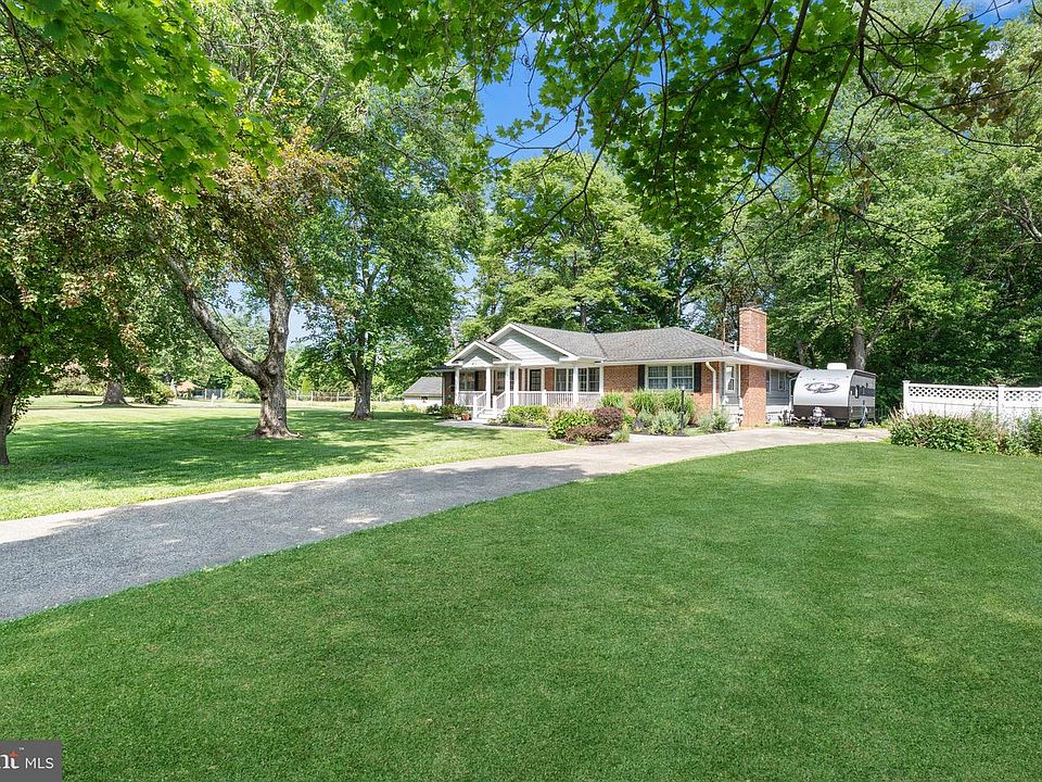 2nd image of 101 Corrine Dr