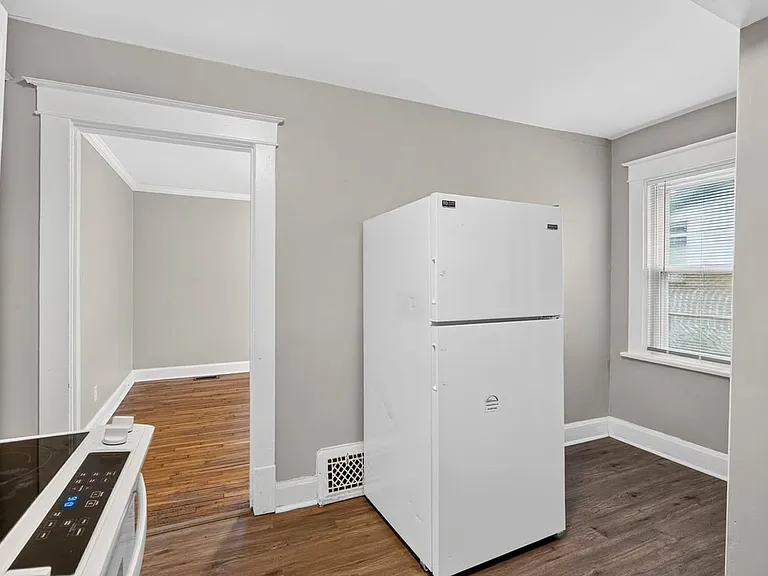 9006 Baroda Ave — Photo 23