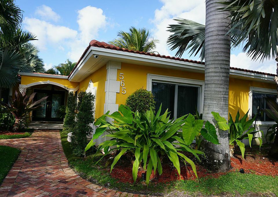1st image of 565 Faiway Dr