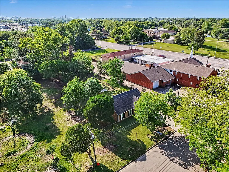 326 S Bell Dr — Photo 20