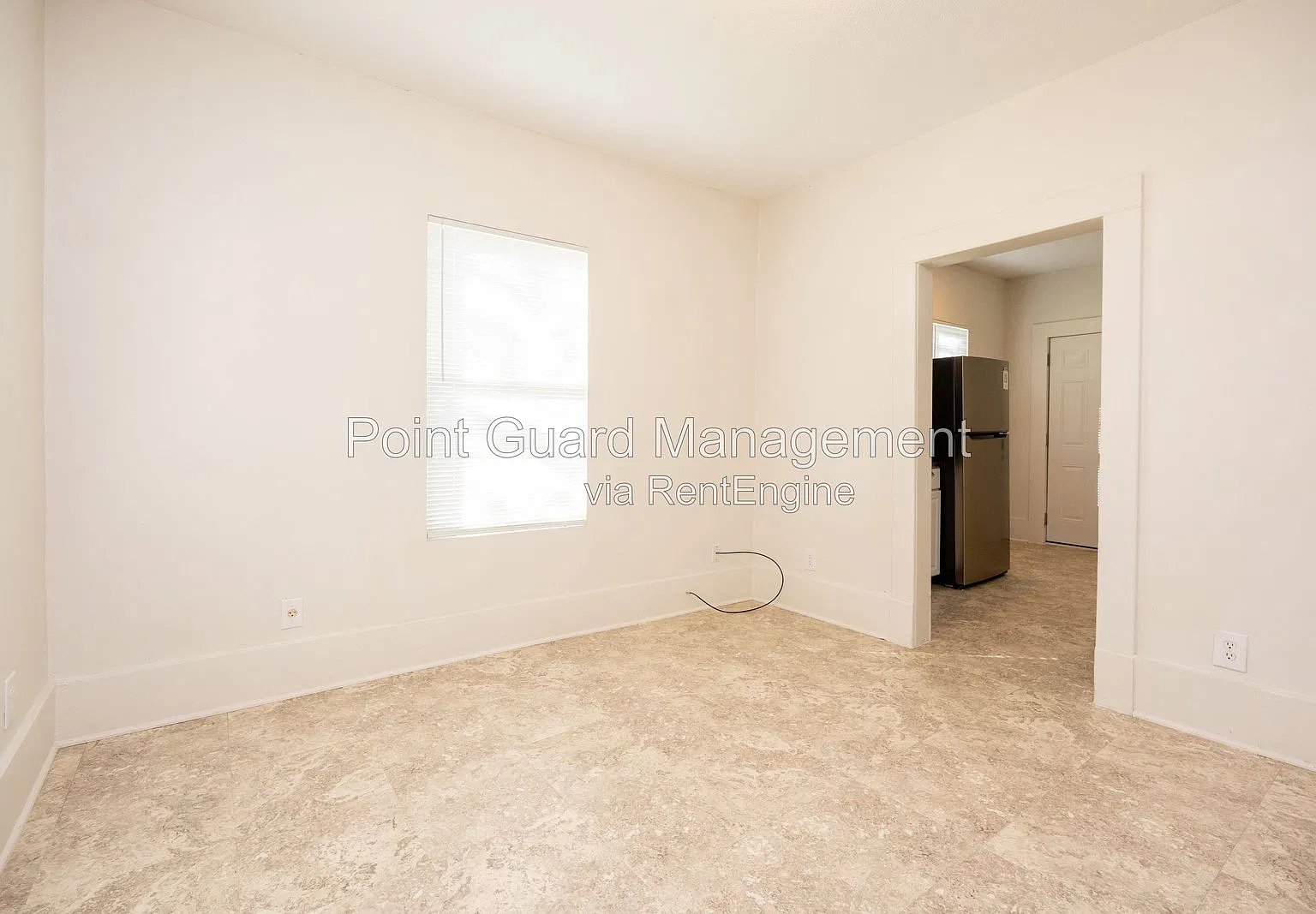 3 bed, 1.0 bath, 1054 sqft, $1,295 — Photo 3