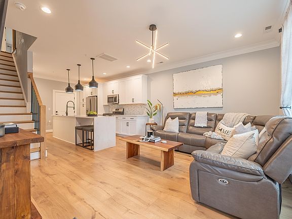 5th image of 334 Midtown Way #334