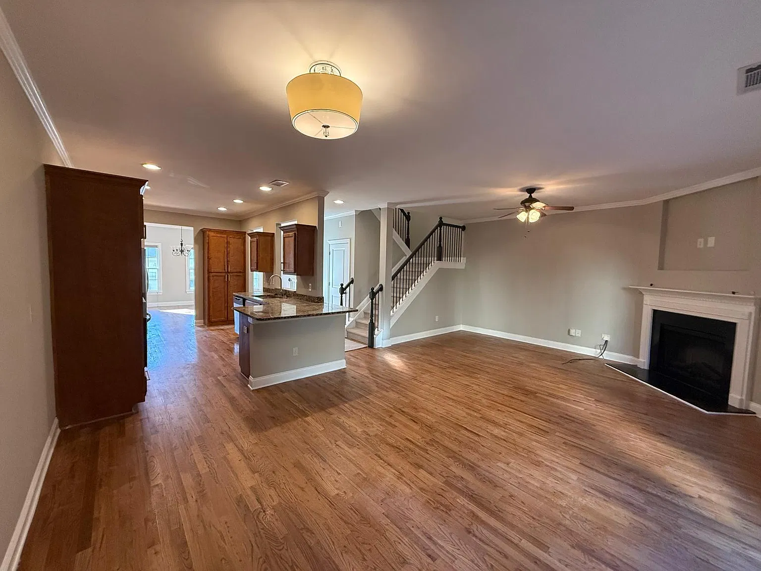 3 bed, 2.5 bath, 2300 sqft, $2,500 — Photo 1