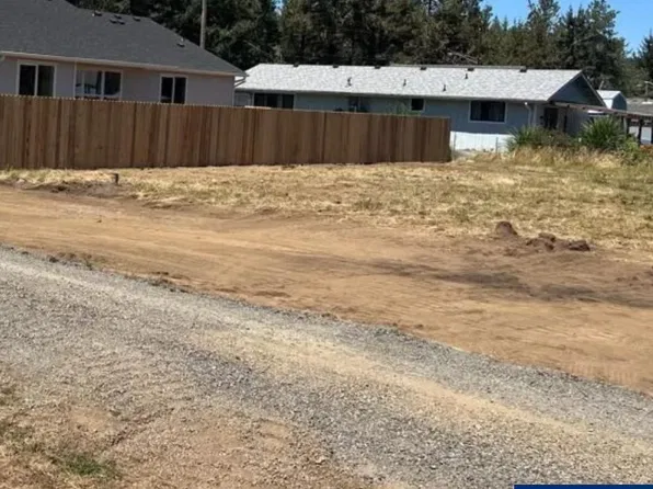 1017 42nd Ave, Sweet Home, OR 97386