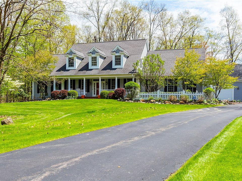 1st image of 4 Oakberry Ln