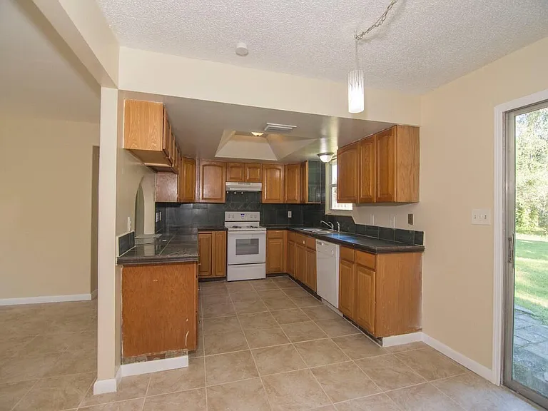 8604 Brookline Ave — Photo 7