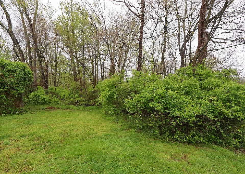 1st image of W Lakeview Dr