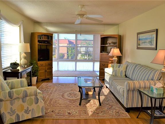 4th image of 49 Woodland Dr APT 207