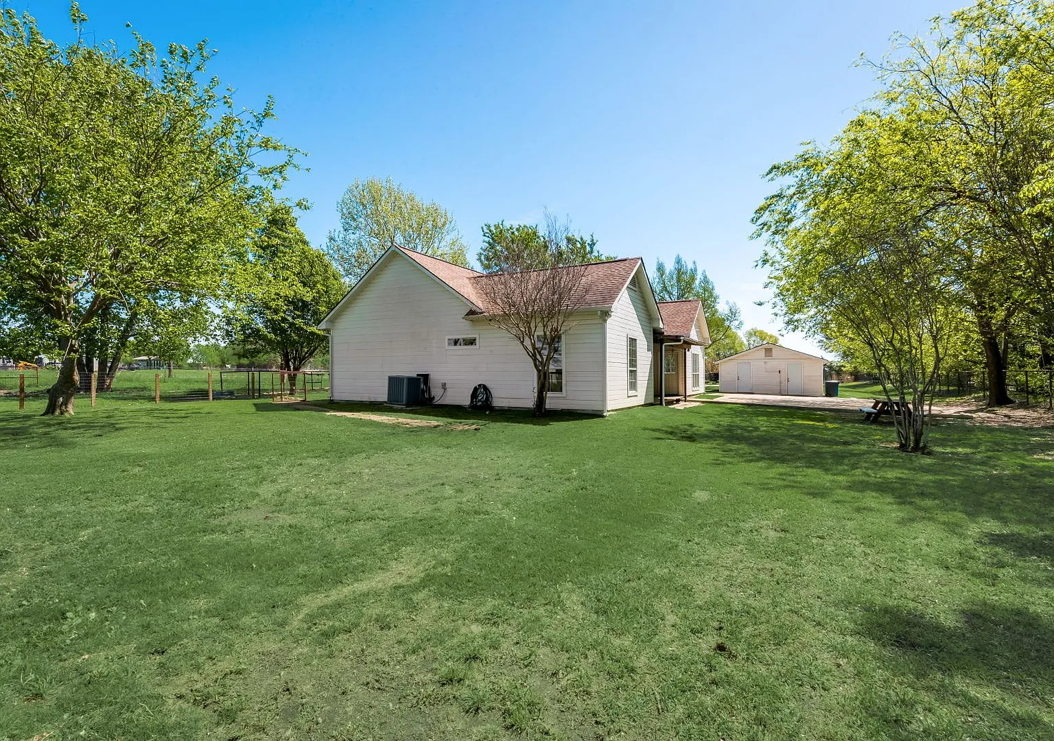 A must see country living home in McKinney! Melissa ISD — Photo 1