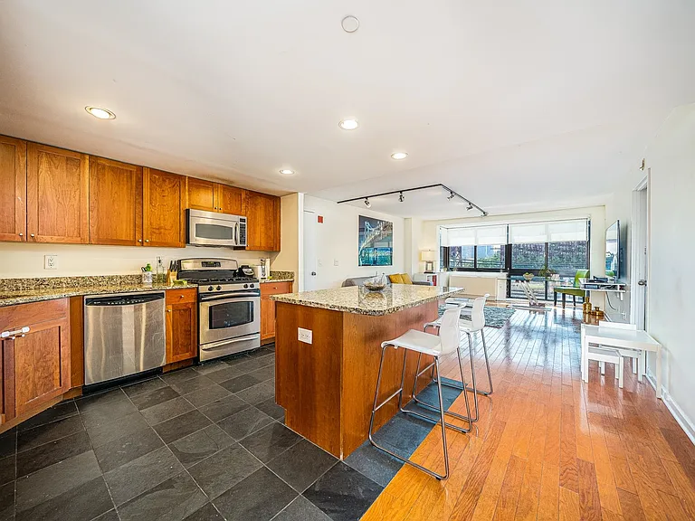 700 Grove St #4N — Photo 14