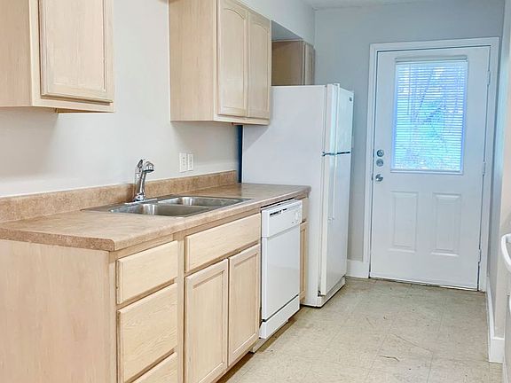 5th image of 1625 Gordon St APT A