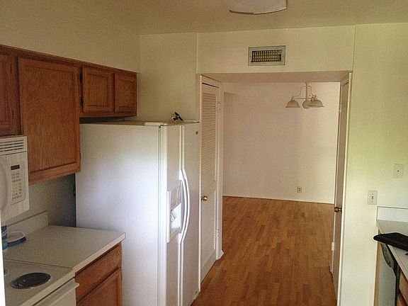 3rd image of 255 Crown Oaks Way