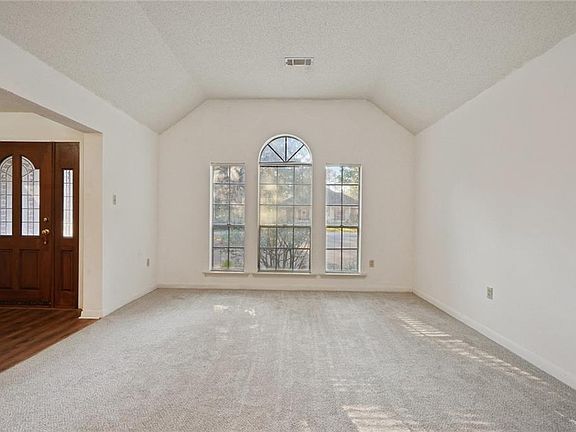 3rd image of 709 Plantation Dr
