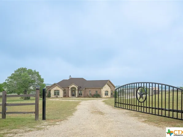 712 Lake Valley Dr, La Vernia, TX 78121