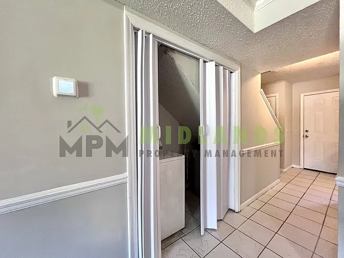 208 S Cromwell St #E — Photo 14