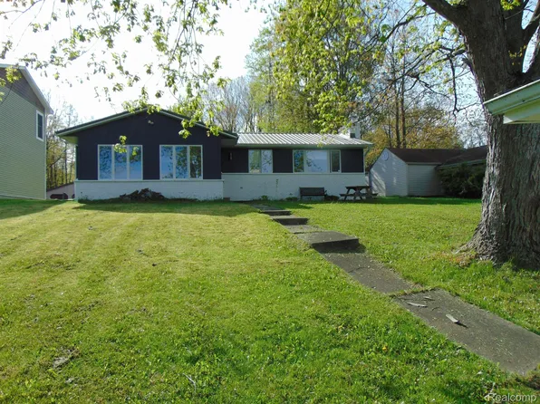 3772 S Lake Dr, Beaverton, MI 48612