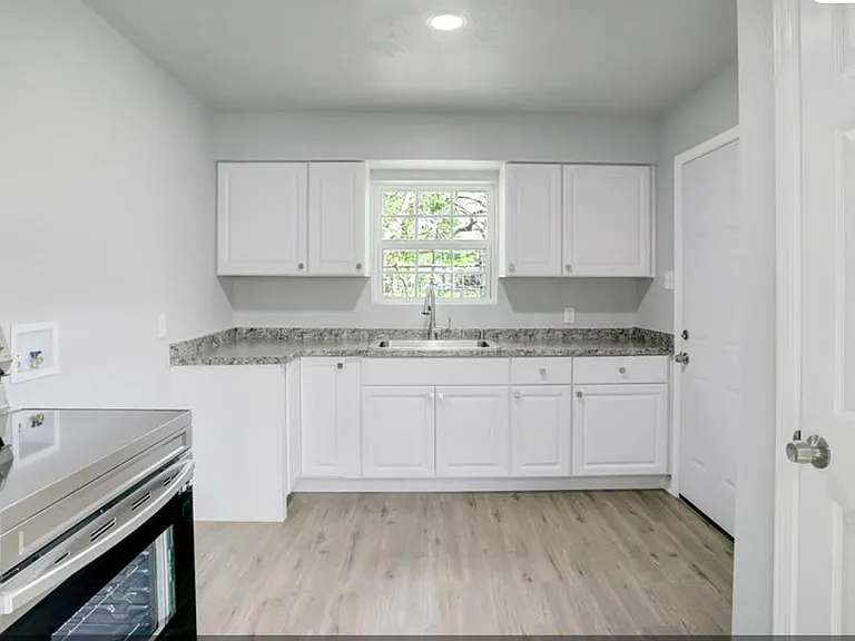 5123 Peachtree St #1/2 — Photo 2