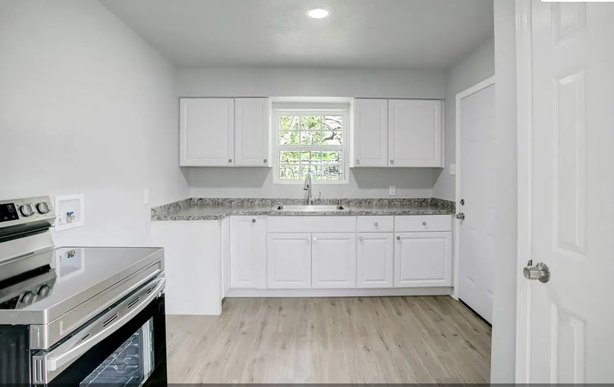 Building Photo - 5123 Peachtree St #1/2