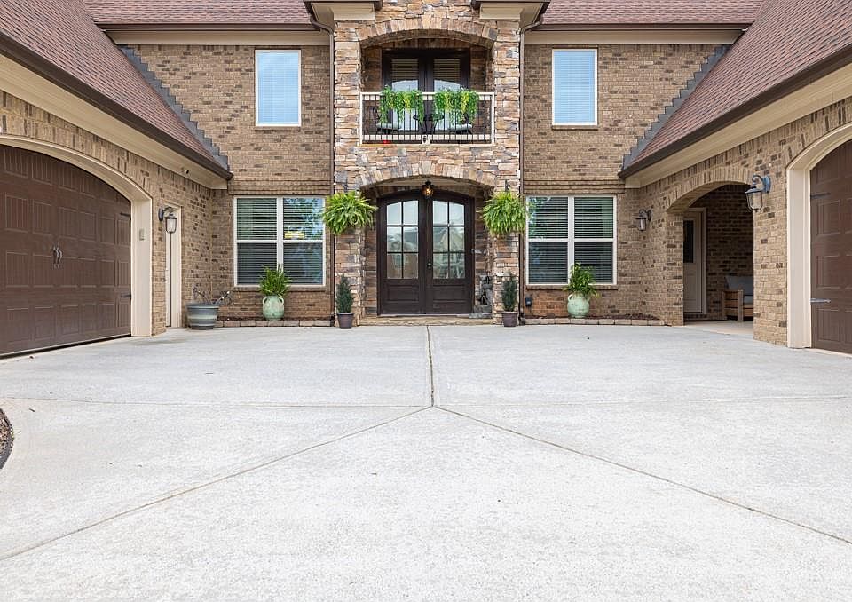 1st image of 401 Sara Ct