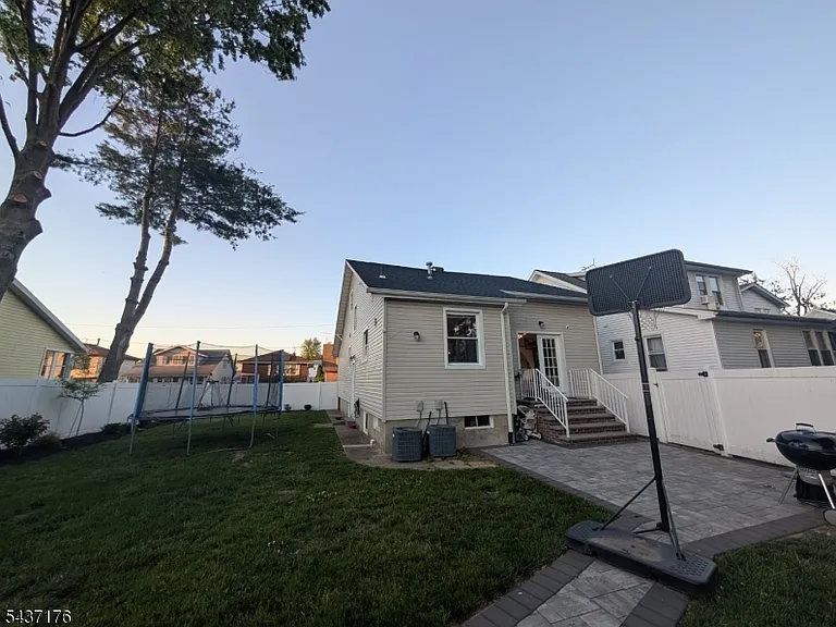 2518 Hawthorne Ave — Photo 23