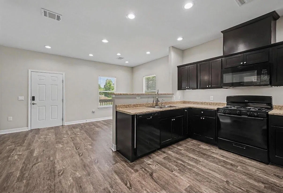 2 bed, 2.0 bath, 1064 sqft, $1,800 — Photo 4