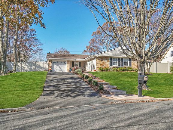 2nd image of 134 Sycamore Cir