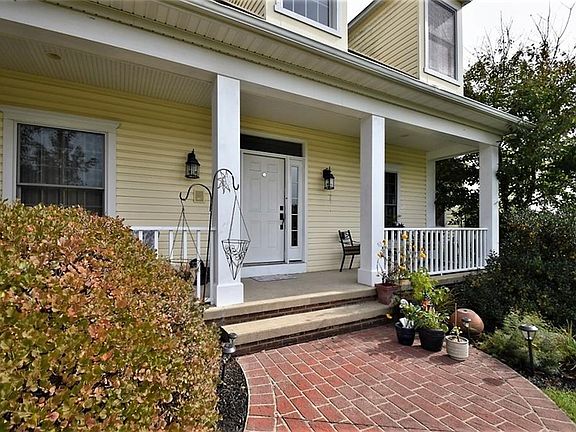 2nd image of 10135 Charlton Ln