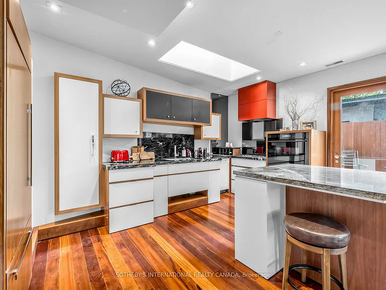 32 Regal Rd — Photo 12